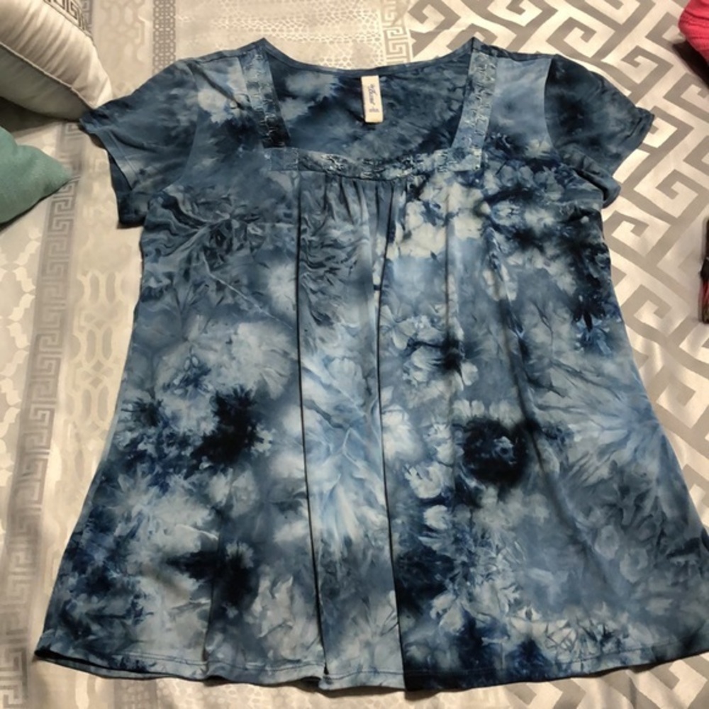 🌺 Tye Dye top by L.A. Blues
